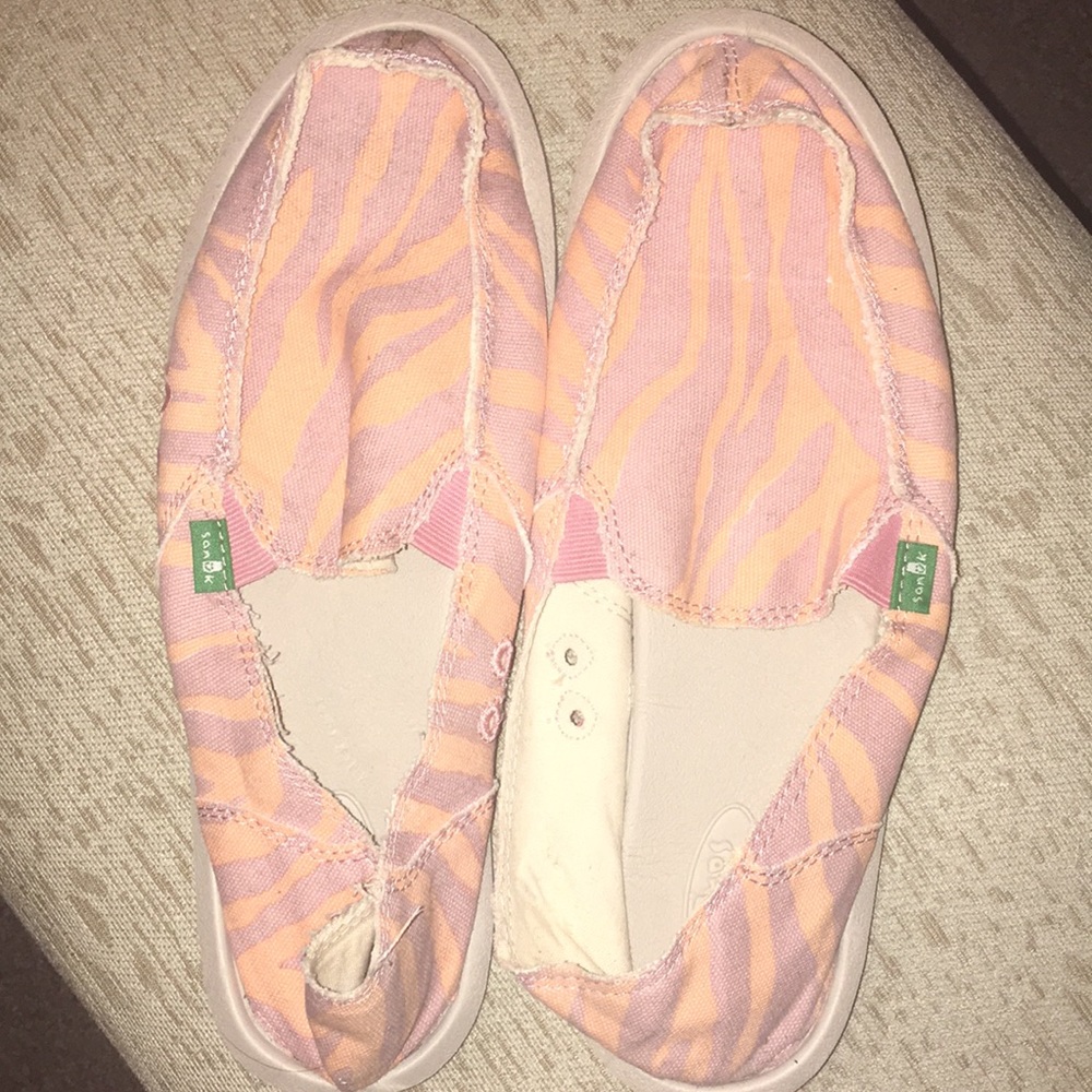 Coral color zebra sanuks